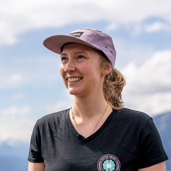 Maren Portrait outdoor Therapeutin Maren Becker vom Neuro Training Center